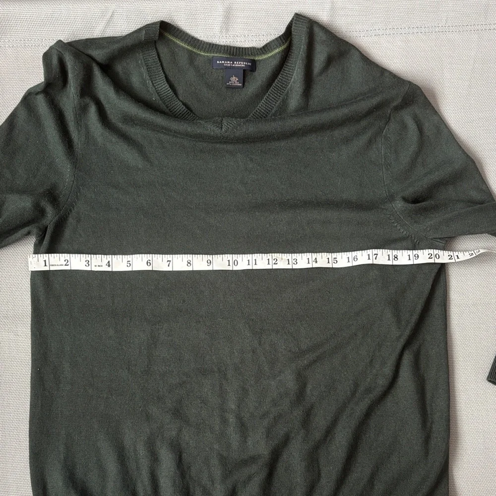 Banana Republic Dark Green V-Neck Sweater sz L SILK CASHMERE blend